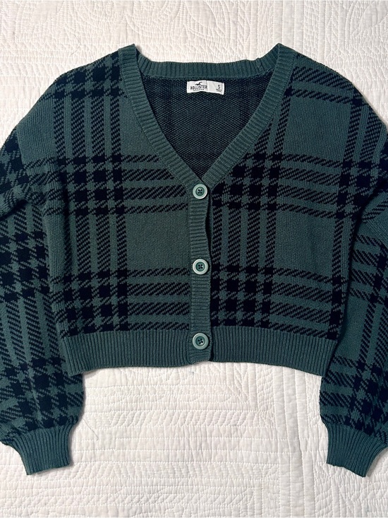 Hollister Sweaters - Hollister Forest Green & Black Plaid Cropped V-Neck Cardigan | Oversized Small